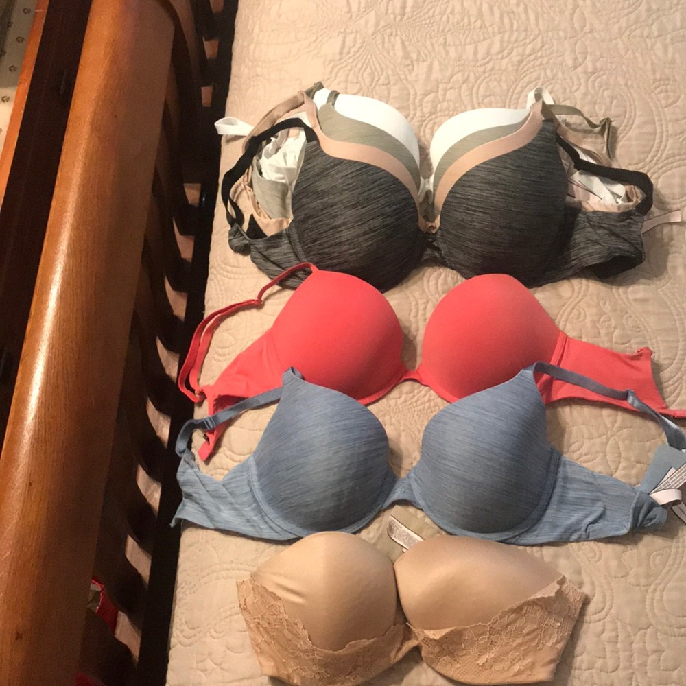 7 Victoria’s Secret Bras